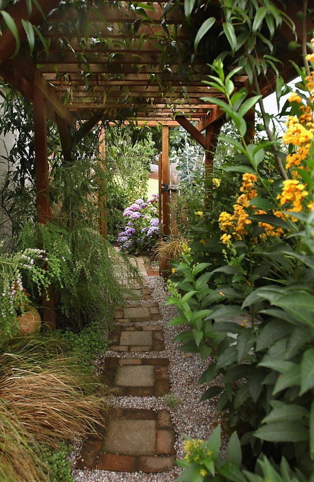 Schmale GartenIdeen