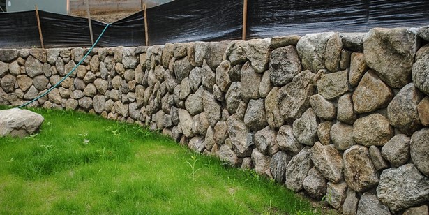 stutzmauer-aus-feldsteinen-70_9 Stützmauer aus Feldsteinen
